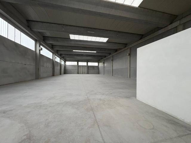 Locale Commerciale in affitto a Montichiari, Lombardia