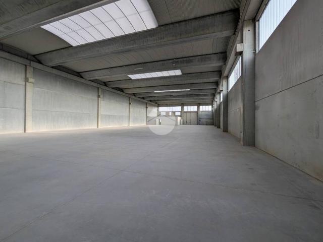Locale Commerciale in affitto a Montichiari, Lombardia