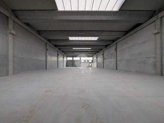 Locale Commerciale in affitto a Montichiari, Lombardia