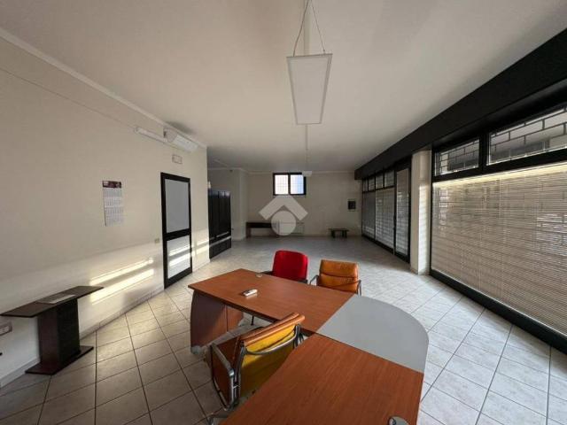 Locale Commerciale in affitto a Montichiari, Lombardia