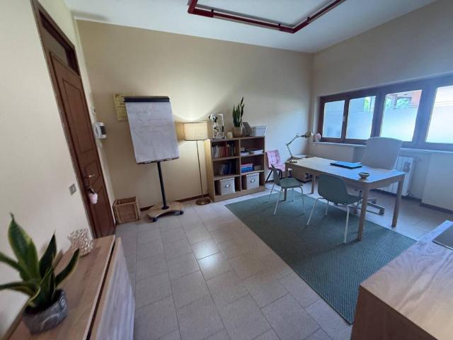 Locale Commerciale in affitto a Montichiari, Lombardia