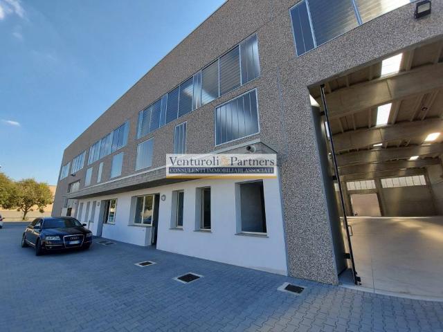 Locale Commerciale in affitto a Montichiari, Lombardia