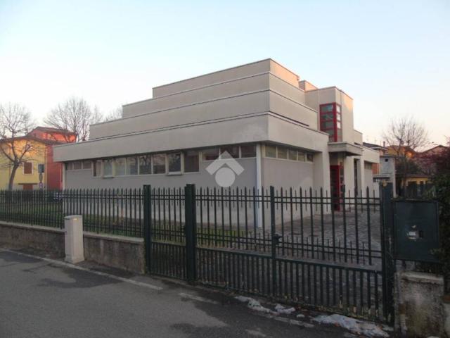 Locale Commerciale in affitto a Montirone, Lombardia