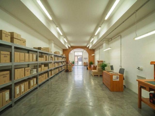 Locale Commerciale in affitto a Montoro, Campania