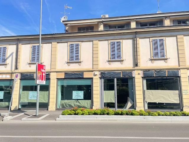 Locale Commerciale in affitto a Monza, Centro