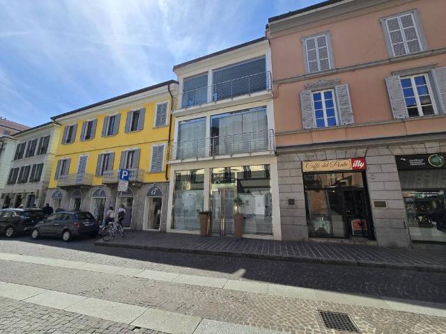 Locale Commerciale in affitto a Centro, Monza