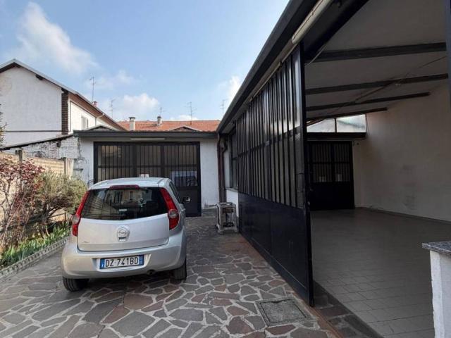Locale Commerciale in affitto a San Gottardo, Monza