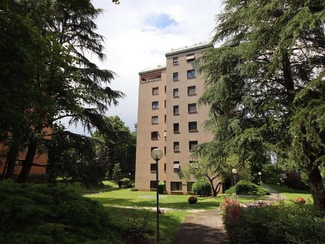 Locale Commerciale in affitto a Monza, San Gottardo