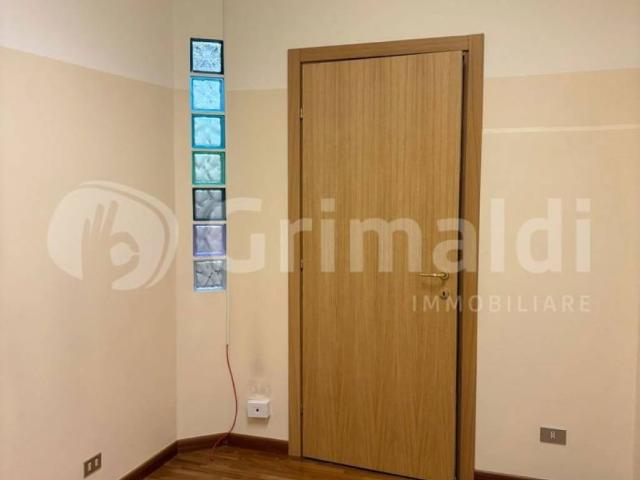 Locale Commerciale in affitto a Regina Pacis, Monza