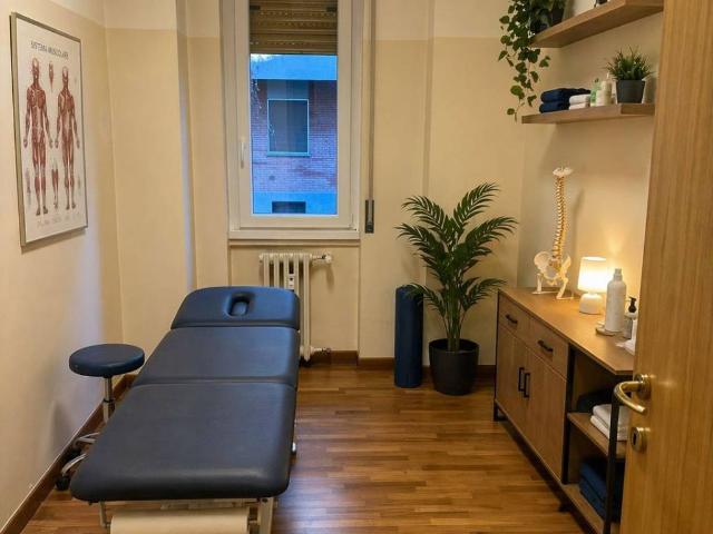 Locale Commerciale in affitto a Regina Pacis, Monza
