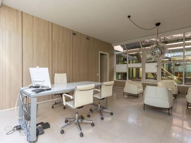 Locale Commerciale in affitto a San Fruttuoso, Monza