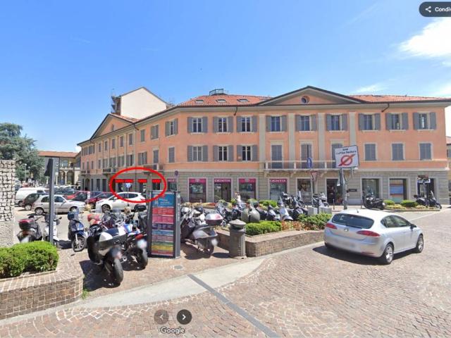 Locale Commerciale in affitto a Monza, Centro