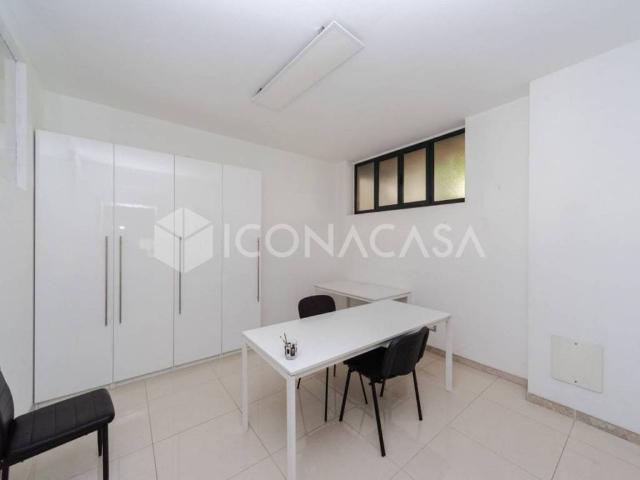 Locale Commerciale in affitto a Monza, Borghetto