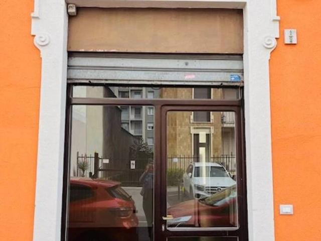 Locale Commerciale in affitto a Monza, San Gottardo