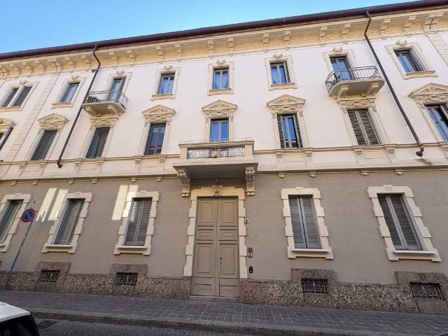 Locale Commerciale in affitto a Monza, Molinetto