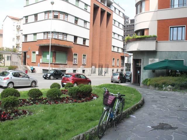 Locale Commerciale in affitto a Centro, Monza