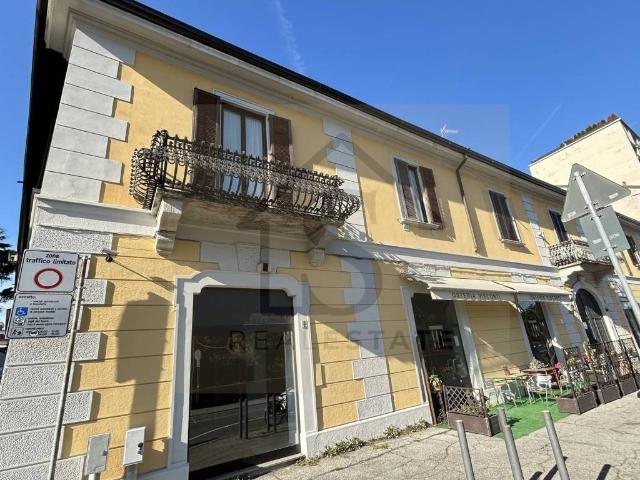 Locale Commerciale in affitto a Centro, Monza