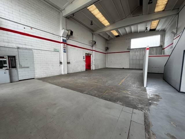 Locale Commerciale in affitto a Monza