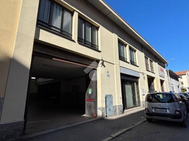 Locale Commerciale in affitto a Cederna, Monza