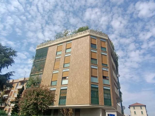 Locale Commerciale in affitto a Sant'Albino, Monza