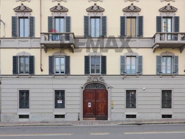 Locale Commerciale in affitto a Centro, Monza