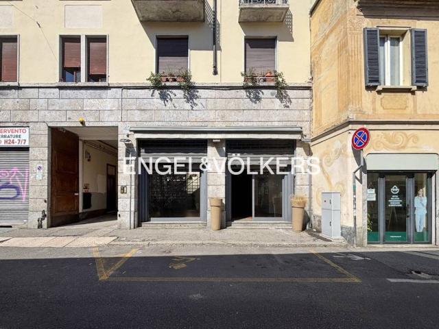 Locale Commerciale in affitto a Monza, Centro
