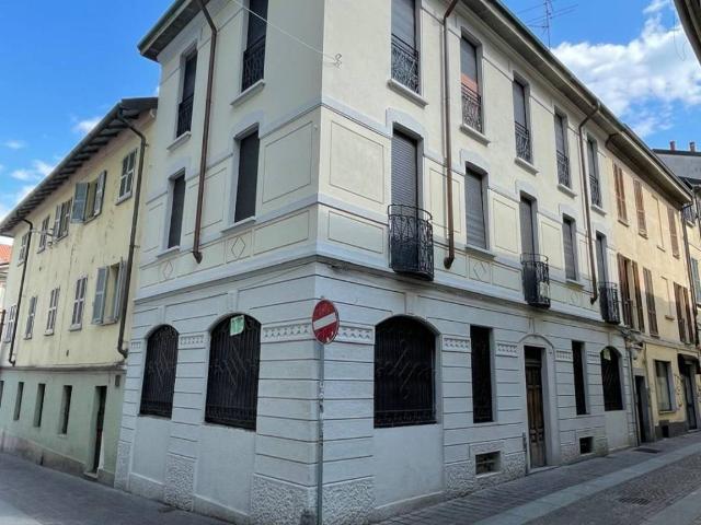 Locale Commerciale in affitto a Centro, Monza