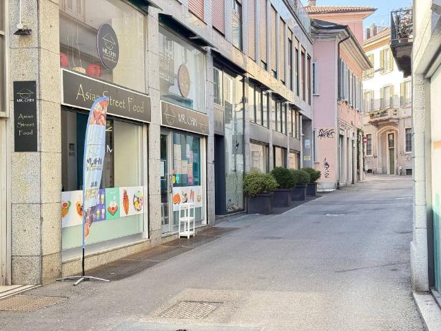 Locale Commerciale in affitto a Monza, Centro