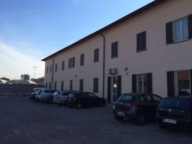 Locale Commerciale in affitto a Monza, Casignolo