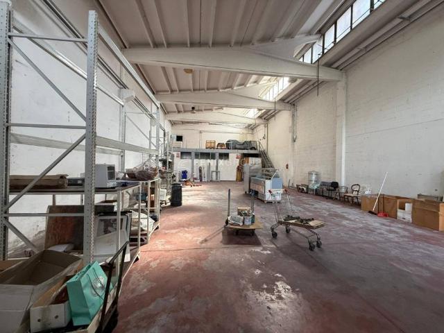 Locale Commerciale in affitto a San Donato, Monza