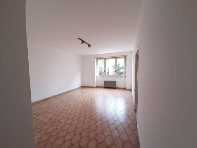 Locale Commerciale in affitto a Borghetto, Monza