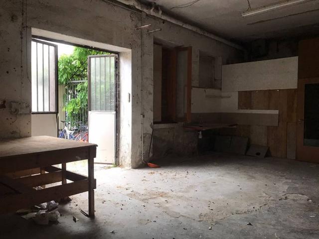 Locale Commerciale in affitto a Monza, San Gottardo