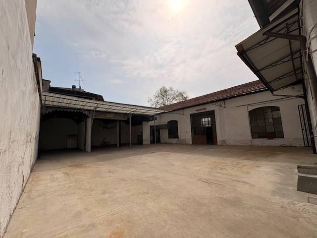 Locale Commerciale in affitto a Regina Pacis, Monza