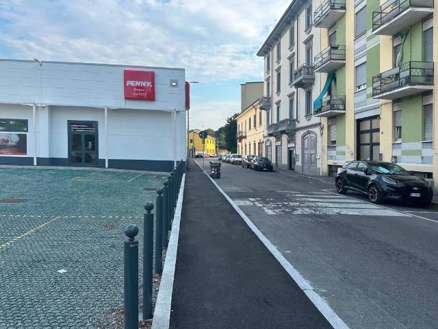 Locale Commerciale in affitto a Monza, Sobborghi