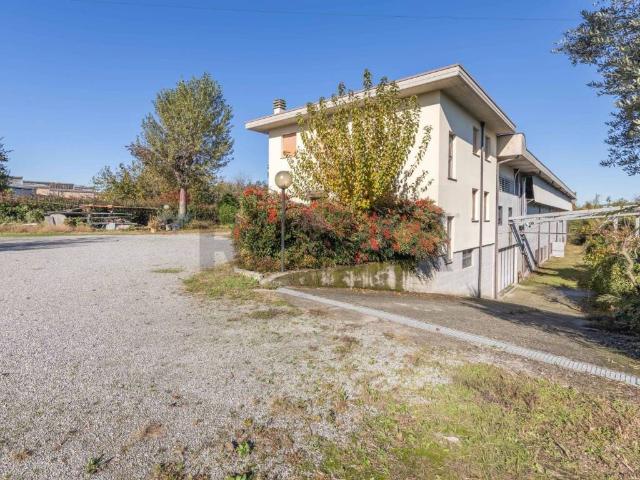 Locale Commerciale in affitto a San Donato, Monza