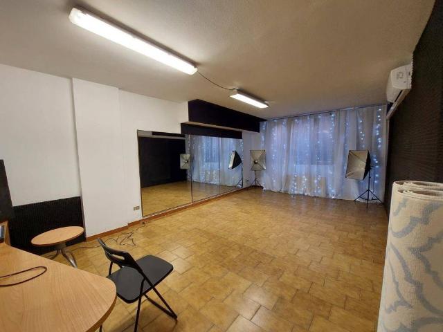 Locale Commerciale in affitto a Borghetto, Monza