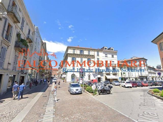 Locale Commerciale in affitto a Monza, Centro