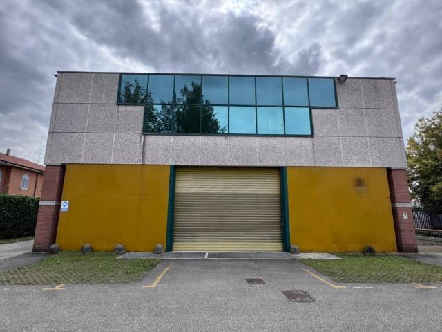 Locale Commerciale in affitto a San Rocco, Monza