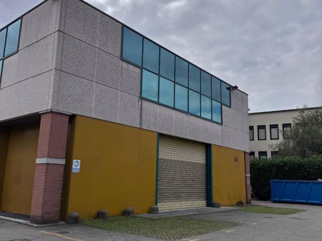 Locale Commerciale in affitto a San Rocco, Monza