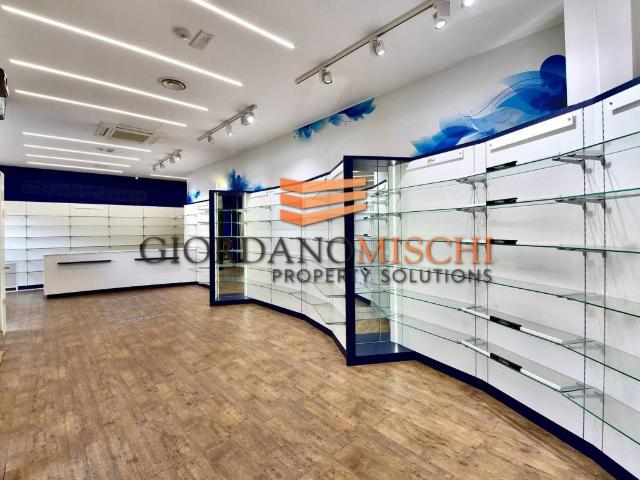 Locale Commerciale in affitto a Monza, Buonarroti