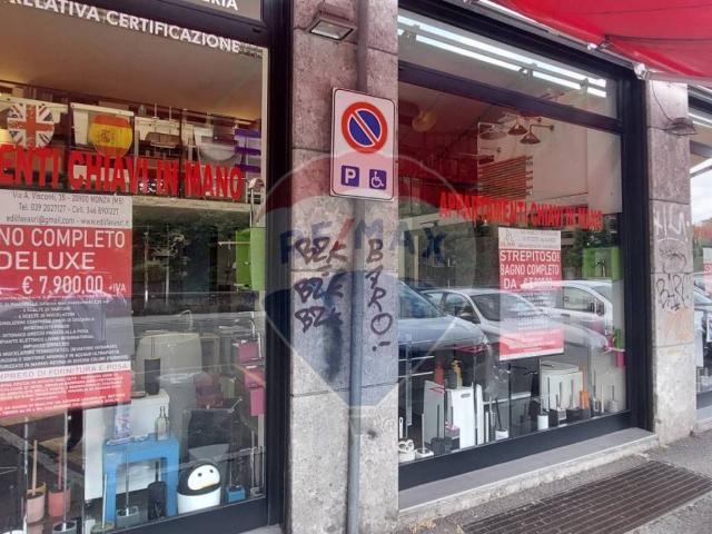 Locale Commerciale in affitto a Monza, Centro
