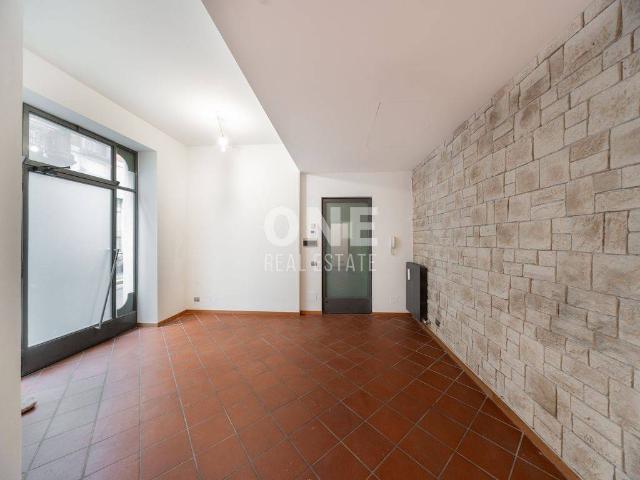 Locale Commerciale in affitto a Borghetto, Monza