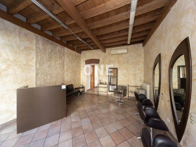 Locale Commerciale in affitto a San Gerardo, Monza