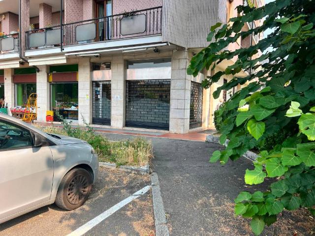 Locale Commerciale in affitto a Monza, San Gottardo