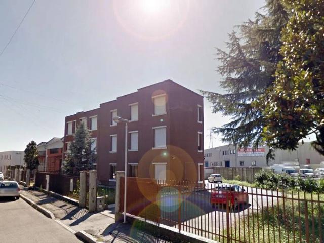 Locale Commerciale in affitto a San Donato, Monza