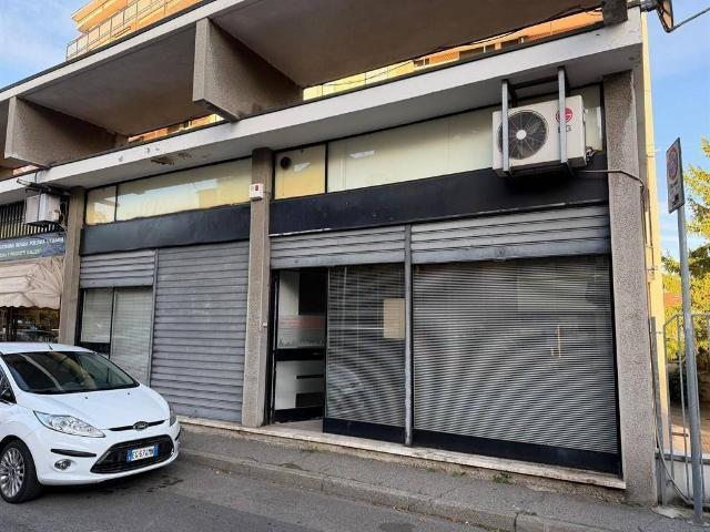 Locale Commerciale in affitto a Cristo Re, Monza
