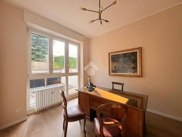 Locale Commerciale in affitto a Borghetto, Monza
