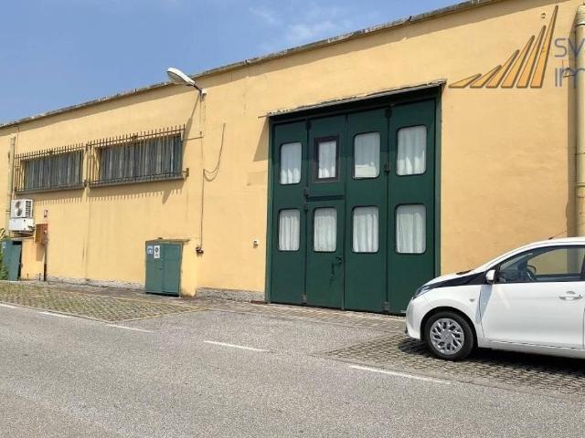 Locale Commerciale in affitto a San Rocco, Monza