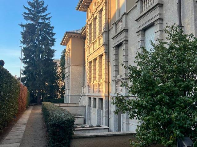 Locale Commerciale in affitto a San Gerardo, Monza