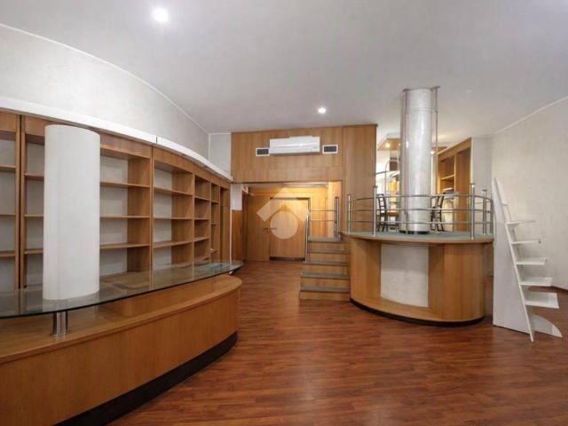 Locale Commerciale in affitto a Morbegno, Sondrio